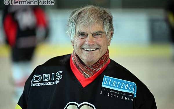 Eishockey, 2025-01-19 ; Harry Schrott ein 80ger
im  Bild: Harry Schrott ein 80ger
PhotoCredit: Hermann Sobe