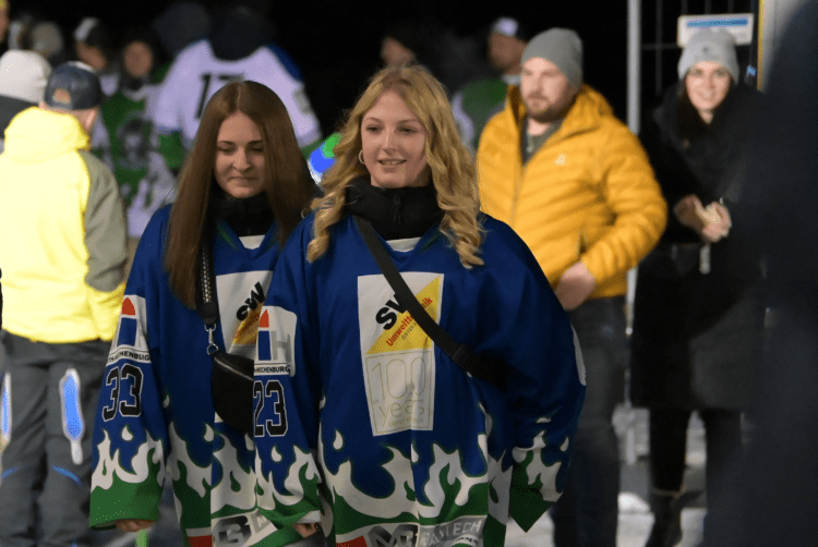 Virgen weicht für den ersten Matchpuck nach Huben aus