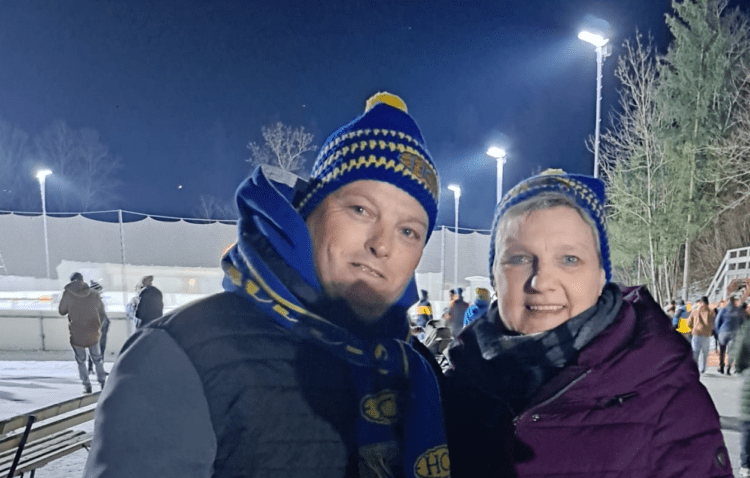 Passend zum Meistertitel vom EHC Oberdrauburg – Edelfans Roswitha und Roman Strieder