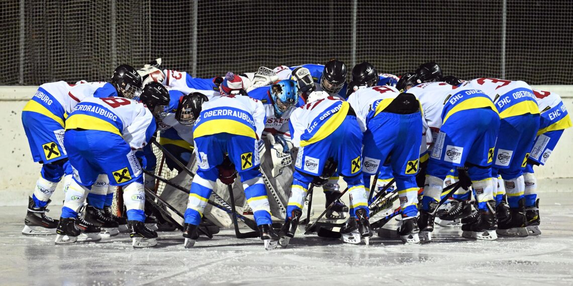 Eishockey, 2025-0125, UL West Finalspiel  Oberdrauburg weiss/blau - Sillian schwarz
im  Bild: Oberdrauburg Team 
PhotoCredit: Hermann Sobe