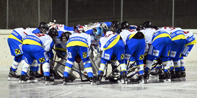 Eishockey, 2025-0125, UL West Finalspiel  Oberdrauburg weiss/blau - Sillian schwarz
im  Bild: Oberdrauburg Team 
PhotoCredit: Hermann Sobe