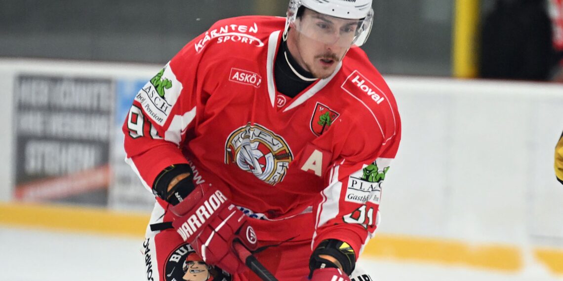 Eishockey, 2025-01-21; Div 1, Ferlach rot/weiss - Spittal schwarz/gelb 
im  Bild: Ferlach Alagic Adis