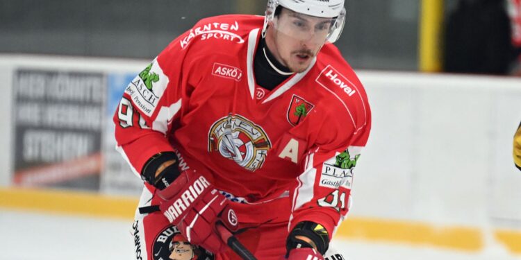 Eishockey, 2025-01-21; Div 1, Ferlach rot/weiss - Spittal schwarz/gelb 
im  Bild: Ferlach Alagic Adis