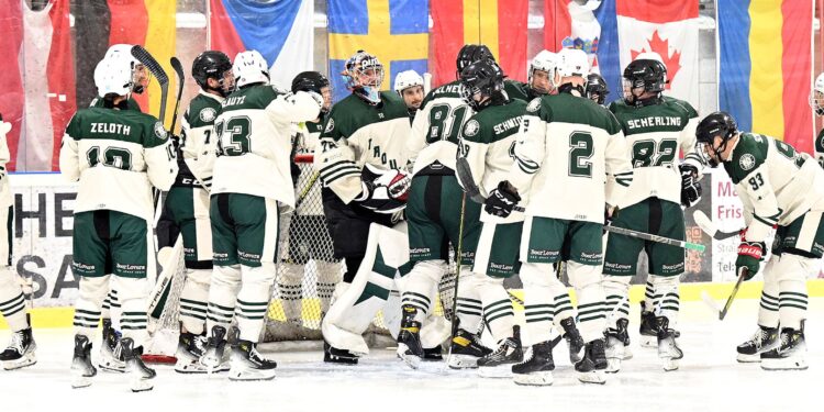 Eishockey, 2025-11-09 ; Div2 Ost, Reifnitz grün/graun - Spartans Althofen  rot/schwarz
im  Bild: Reifnitz Team 
PhotoCredit: Hermann Sobe