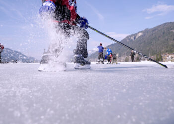 PONDHOCKEY AM WEISSENSEE