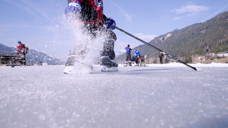 PONDHOCKEY AM WEISSENSEE