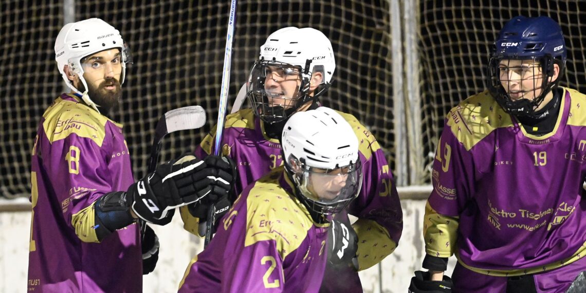 Eishockey, 2025/26-01-06 ; Div3 Mitte, Kellerberg braun/d braun  - Göriach weiss/blau
im  Bild: Kellerberg Torjubel 
PhotoCredit: Hermann Sobe