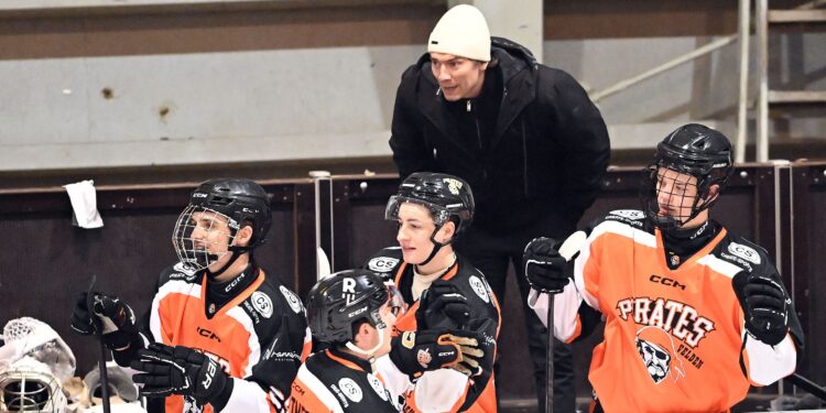 Eishockey, 2025/26-01-24 ; Div 1 velden Orange /schwarz - Zeltweg Schwarz/orange
im Bild: Velden Bank Siutz
PhotoCredit: Hermann Sobe